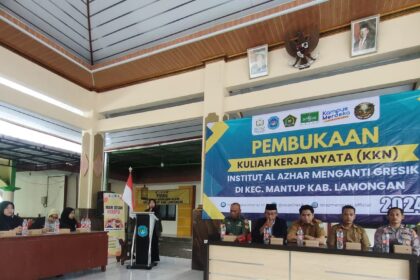 KKN SIGAP Institut Al Azhar (ISTAZ) Menganti Gresik secara resmi dibuka di Kantor Kecamatan Mantup Kabupaten Lamongan, pada Senin (16/12/2024). Foto: dok ISTAZ Gresik/NUGres