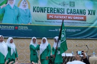 Konferensi Cabang XIV PC Fatayat NU Gresik pada Ahad (1/12/2024) menetapkan sahabat Masruroh sebagai Ketua PC Fatayat NU Gresik periode 2024 - 2029 melanjutkan estafet kepemimpinan ketua Fatayat NU Gresik sebelumnya, Ainul Farodisa (2019 - 2024). Foto: Chidir/NUGres