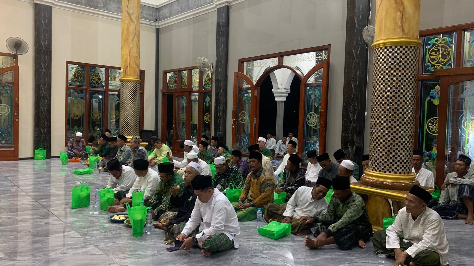 Warga dan Pengurus Ranting NU di wilayah MWCNU Bungah diajak sambang gedung MWCNU Bungah