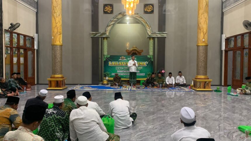 MWCNU Bungah kembali menggelar Lailatul Ijtima' di Ranting NU Raci Delanyar, Ketua Tanfidziyah MWCNU Bungah KH. M. Ala'uddin ingatkan kembali rutinan ini sebagai ajang silaturahim, evaluasi dan transparansi, Sabtu (21/12/2024). Foto: dok LTN MWCNU Bungah/NUGres