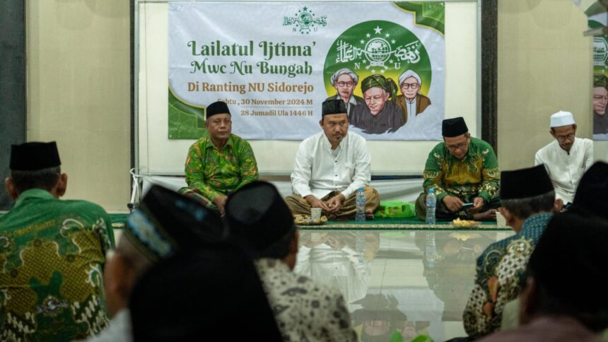 Lailatul Ijtima' MWCNU Bungah Gresik berlangsung di Ranting NU Sidorejo, Sabtu (30/11/2024), KH M Ala'uddin Tanfidziyah MWCNU Bungah sampaikan progres dan laporan kegiatan MWCNU Bungah. Foto: dok LTN MWCNU Bungah/NUGres