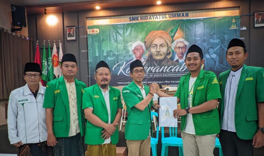 Konferensi Anak Cabang (Konferancab) ke-XIV PAC GP Ansor Balongpanggang, M. Syifa'usshodri (dua dari kanan, memakai arloji), ditetapkan secara aklamasi melanjutkan estafet kepemimpinan periode 2024 - 2027. Foto: dok PAC GP Ansor Balongpanggang/NUGres