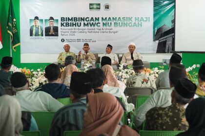 Peresmian Aula KH Hasyim Asy'ari Gedung MWCNU Bungah pada Ahad 1 Desember 2024, tak hanya dihadiri oleh jajaran MWCNU Bungah, tetapi juga oleh lebih dari 90 calon jamaah haji tengah mengikuti manasik haji perdana yang diselenggarakan oleh Kelompok Bimbingan Ibadah Haji dan Umrah (KBIHU) MWCNU Bungah. Foto: dok LTN MWCNU Bungah/NUGres