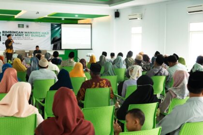 Kelompok Bimbingan Ibadah Haji dan Umrah (KBIHU) Majelis Wakil Cabang Nahdlatul Ulama Bungah (MWCNU Bungah) menggelar manasik haji dan umrah ke-3 dengan mengupas tuntas tentang kesehatan haji, Ahad (15/12/2024). Foto: dok LTN MWCNU Bungah/NUGres