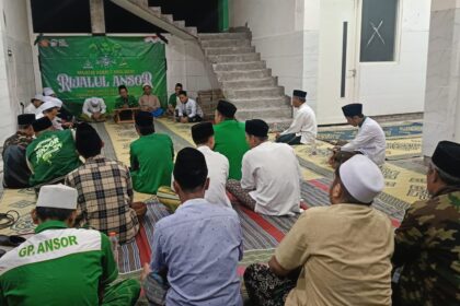 Pimpinan Anak Cabang (PAC) GP Ansor Kebomas Menggelar rutinan Majelis Dzikir dan Shalawat (MDS) Rijalul Ansor pada Senin malam, (30/12/2024). Foto: dok PAC GP Ansor Kebomas/NUGres