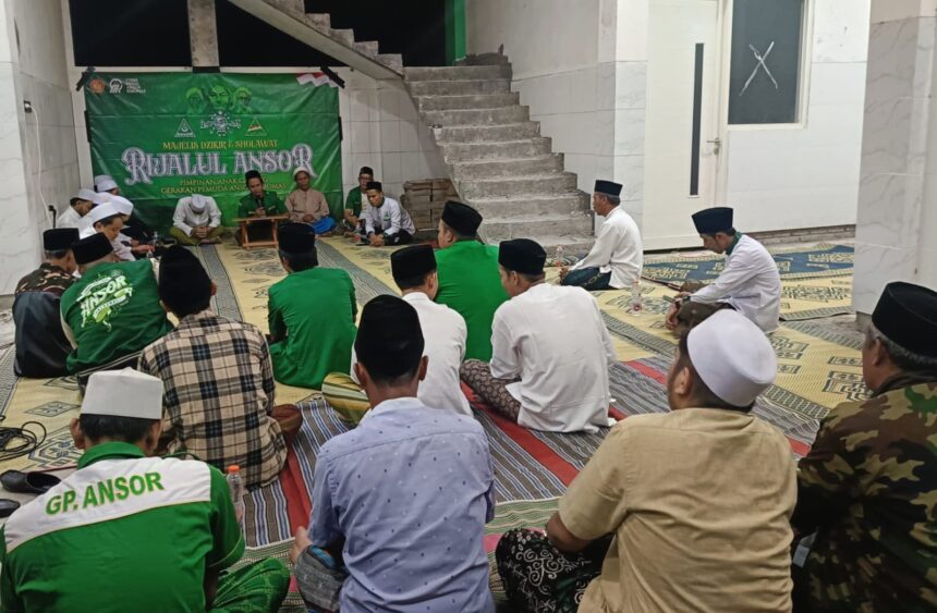 Pimpinan Anak Cabang (PAC) GP Ansor Kebomas Menggelar rutinan Majelis Dzikir dan Shalawat (MDS) Rijalul Ansor pada Senin malam, (30/12/2024). Foto: dok PAC GP Ansor Kebomas/NUGres