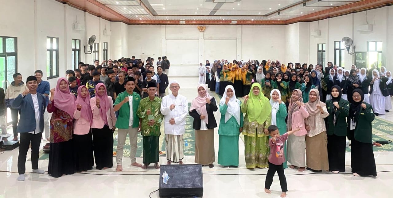 Sebelum lomba penuh sportifitas berlangsung peserta dan tokoh yang hadir mengabadikan momen dengan berfoto bersama. Foto: dok PAC IPNU IPPNU Dukun/NUGres