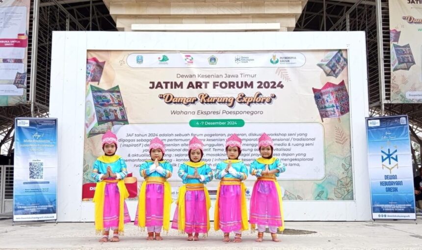 Tari "Ayo Sholat" Anak-anak TKM NU 254 Nurul Ishlah Gresik Semarakkan Panggung Jatim Art Forum, Rabu (4/12/2024) sore. Foto: dok TKM NU 254 Nurul Ishlah Gresik/NUGres