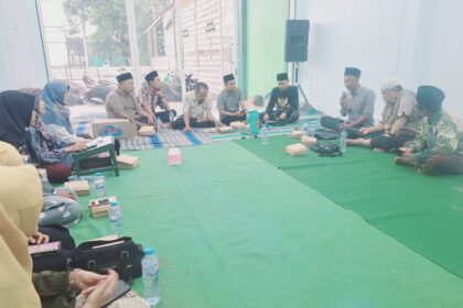 Panitia MWCNU Balongpanggang berembuk dengan tim PCNU Gresik untuk mempersiapkan kesuksesan pelaksanaan PD-PKPNU di awal tahun 2025. Foto: dok MWCNU Balongpanggang/NUGres