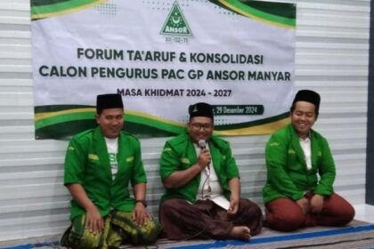 Ketua terpilih Pimpinan Anak Cabang (PAC) GP Ansor Manyar 2024 - 2027, sahabat Ubaidillah saat menyampaikan sambutan di forum ta'aruf dan konsolidasi pada Ahad (29/12/2024) malam. Foto: dok PAC GP Ansor Manyar/NUGres