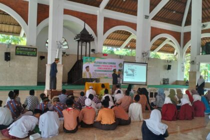 Pengurus Cabang Lembaga Takmir Masjid Nahdlatul Ulama Gresik (PC LTMNU Gresik) terus menggencarkan Pelatihan Sholat Sempurna Bersanad. Kini angkatan ke-20 telah sukses diselenggarakan di Masjid Nurul Jannah Petrokimia Gresik, Rabu (18/12/2024). Foto: dok PC LTMNU Gresik/NUGres