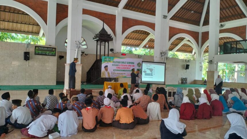 Pengurus Cabang Lembaga Takmir Masjid Nahdlatul Ulama Gresik (PC LTMNU Gresik) terus menggencarkan Pelatihan Sholat Sempurna Bersanad. Kini angkatan ke-20 telah sukses diselenggarakan di Masjid Nurul Jannah Petrokimia Gresik, Rabu (18/12/2024). Foto: dok PC LTMNU Gresik/NUGres