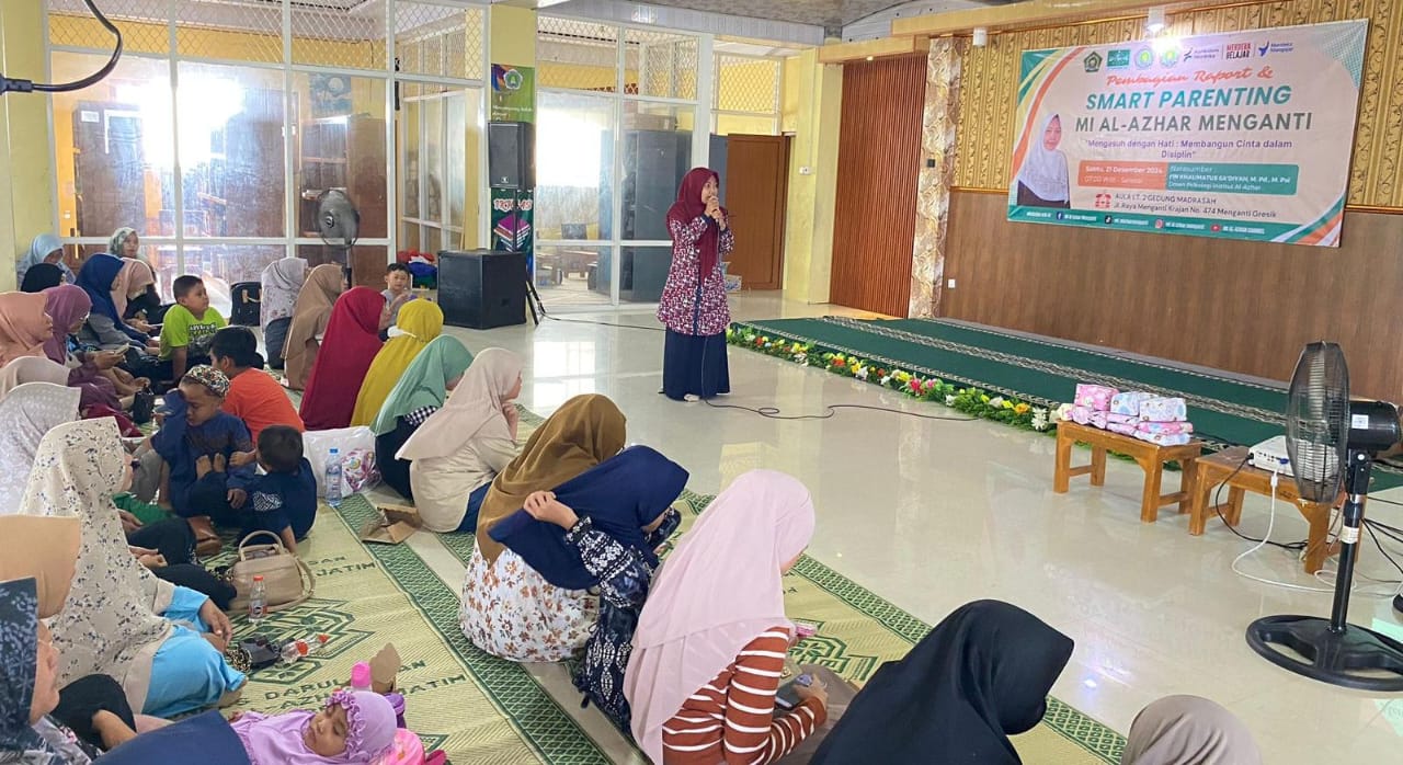 Madrasah Sains Berbasis Pesantren MI Al-Azhar Menganti Gresik Gelar Smart Parenting dan Pembagian Rapor, Sabtu (21/12/2024). Foto: dok MI Al-Azhar Menganti/NUGres