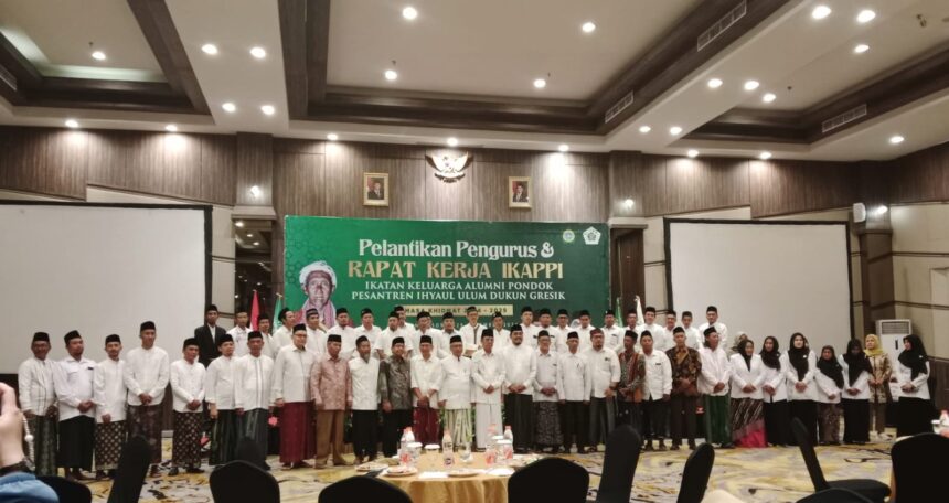 Pengurus Ikatan Keluarga Alumni Pondok Pesantren Ihyaul Ulum (IKAPPI) Dukun Gresik masa khidmat 2024 - 2029 secara resmi dikukuhkan, Ahad (29/12/2024). Foto: dok IKAPPI/NUGres