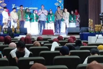 Wakil Bupati terpilih dr Asluchul Alif turut, turut hadir menyemarakkan pembukaan Festival PASQI 2024, Ahad (8/12/2024). Ia berbagi semangat dan motivasi dalam pengembangan seni qasidah di kota Santri. Foto: dok PASQI Gresik/NUGres