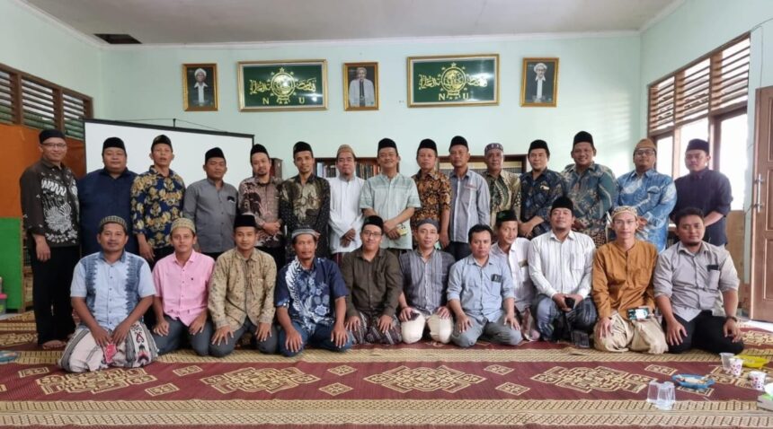 Sekretaris PRNU se-Wakil Cabang NU Ujungpangkah dan Admin SiNU seusai mengikuti Bimtek Pengukuran Kinerja Jamiyyah NU, Selasa (7/1/2025). Foto: dok MWCNU Ujungpangkah/NUGres