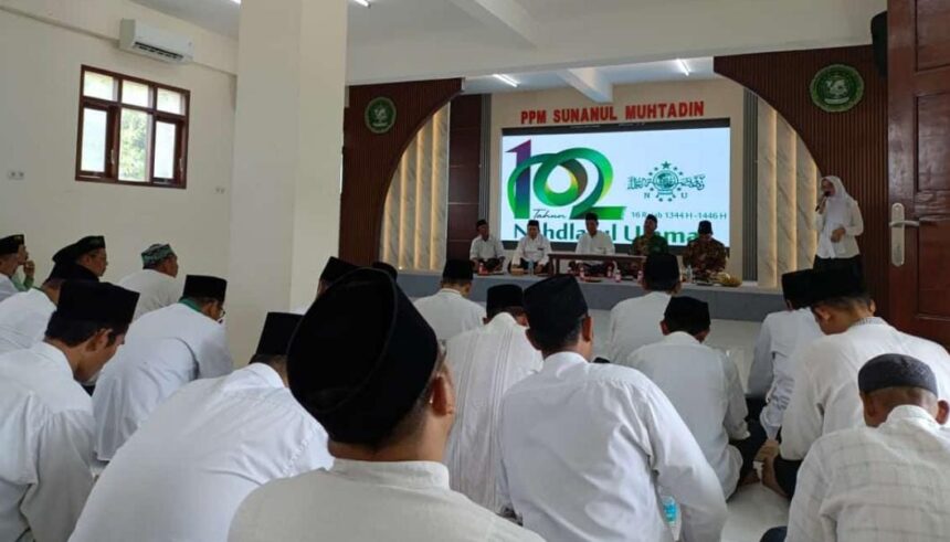 Memperingati Hari Lahir (Harlah) ke-102 Nahdlatul Ulama, Majelis Wakil Cabang Nahdlatul Ulama (MWCNU) Sidayu, menggelar doa bersama dan silaturahmi kader penggerak NU lintas angkatan, Selasa (14/1/2025). Foto: dok MWCNU Sidayu/NUGres