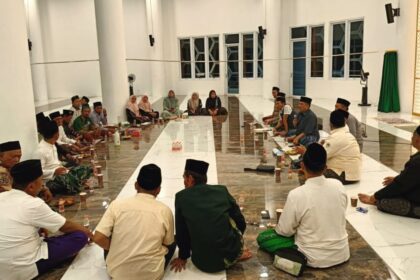 Panitia PCNU Gresik bersama Panitia Lokal melakukan rapat koordinasi awal guna mempersiapkan resepsi Puncak Harlah ke-102 NU, Rabu (29/1/2025) malam. Foto: dok Panitia/NUGres