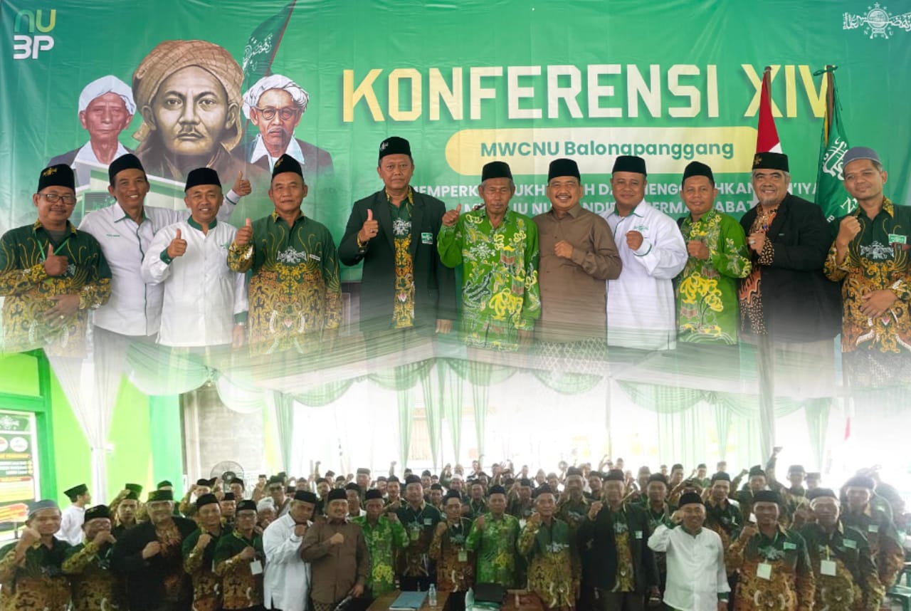 Jajaran Syuriyah dan Tanfidziyah PCNU Gresik bersama Pengurus MWCNU Balongpanggang serta ratusan utusa PRNU se-Wakil Cabang NU Balongpanggang penuh khidmat. Foto: dok MWCNU Balongpanggang/NUGres