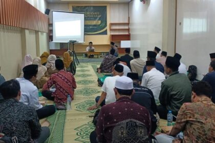 Persiapkan penulisan Buku Biografi Kiai NU, Pengurus Cabang Lembaga Ta'lif wan Nasyr Nahdlatul Ulama Gresik (PC LTN NU Gresik) selenggarakan Madrasah Riset dan Penulisan, Sabtu (4/1/2025). Foto: dok PC LTN NU Gresik/NUGres