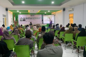 Manasik haji ke-6 KBIHU MWCNU Bungah, KH. Muwaffaq kupas tuntas detil perjalanan haji dan umrah, mulai dari persiapan sebelum berangkat hingga kembali ke tanah air, Sabtu (11/1/2025). Foto: dok LTN MWCNU Bungah/NUGres