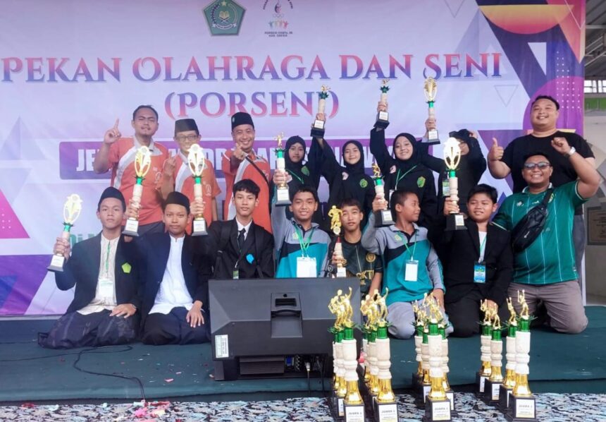 Madrasah Sakti Borong Piala di PORSENI KKMTs 05 Gresik Tahun 2025, Selasa (28/1/2025). Foto: dok MTs Ma'arif Sidomukti Kebomas/NUGres