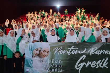 Ratusan anggota dari Pimpinan Anak Cabang (PAC) Fatayat NU Cerme menggelar nonton bareng film "Keajaiban Air Mata Wanita". Foto: dok PAC Fatayat NU Cerme/NUGres