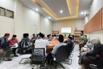 Rapat koordinasi digelar oleh Panitia Acara Puncak Hari Lahir (Harlah) ke-102 NU oleh PCNU Gresik, Jumat (24/1/2024). Foto: Lora Hilal/NUGres