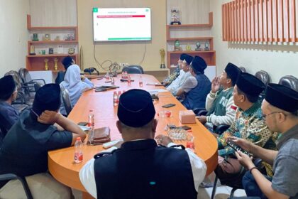 Tim assesor dan asistensi PCNU Gresik, menggelar rapat koordinasi Pengukuran Kinerja Jamiyyah Ranting NU, pada Sabtu (25/1/2025) malam. Foto: NUGres