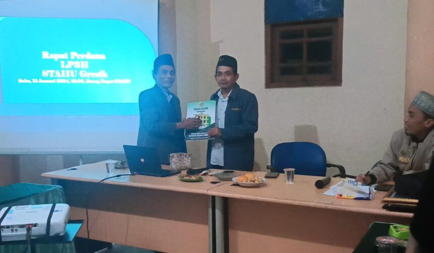 Dukung Sertifikasi Halal Nasional, Sekolah Tinggi Agama Islam (STAI) Ihyaul Ulum Gresik secara resmi membentuk Lembaga Pendamping Proses Produk Halal (LP3H), Rabu (15/1/2025). Foto: dok STAI Ihyaul Ulum Gresik/NUGres