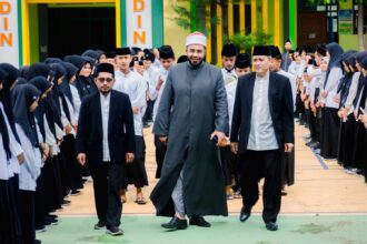 Pondok Pesantren Modern Sunanul Muhtadin, Sidayu Gresik Jawa Timur, kedatangan tamu istimewa Syeikh Nashiruddin Isham At Tamady, salah satu pakar Qiroah dunia. Foto: dok PPM Sunanul Muhtadin/NUGres