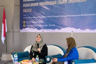 Anggota DPD RI, Dr. Lia Istifhama menyampaikan materi dan motivasi di forum Pelatihan Kader Lanjut (PKL) ke-VI yang diselenggarakan oleh PC PMII Gresik, Ahad (23/2/2025). Foto: dok PC PMII Gresik/NUGres