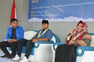 Stadium General Pengurus Cabang (PC) PMII Gresik bersama Ketua IKA PMII Gresik, dr Aminatun Habibah. Foto: dok PC PMII Gresik/NUGres