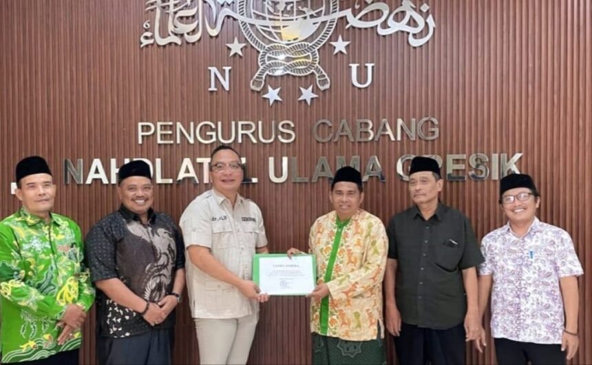 Ketua DPC Partai Gerindra Kabupaten Gresik, sekaligus Wakil Bupati Terpilih, dr. Asluchul Alif, saat melakukan kunjungan silaturahmi ke kantor PCNU Gresik, Kamis (6/2/2024). Foto: NUGres