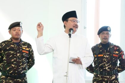 Sekretaris Jenderal PBNU sekaligus Menteri Sosial RI, KH Saifullah Yusuf saat memberikan pengarahan dalam acara Puncak Harlah ke-102 Nahdlatul Ulama yang diselenggarakan oleh PCNU Gresik, Sabtu (22/2/2025). Foto: Jalil/NUGres