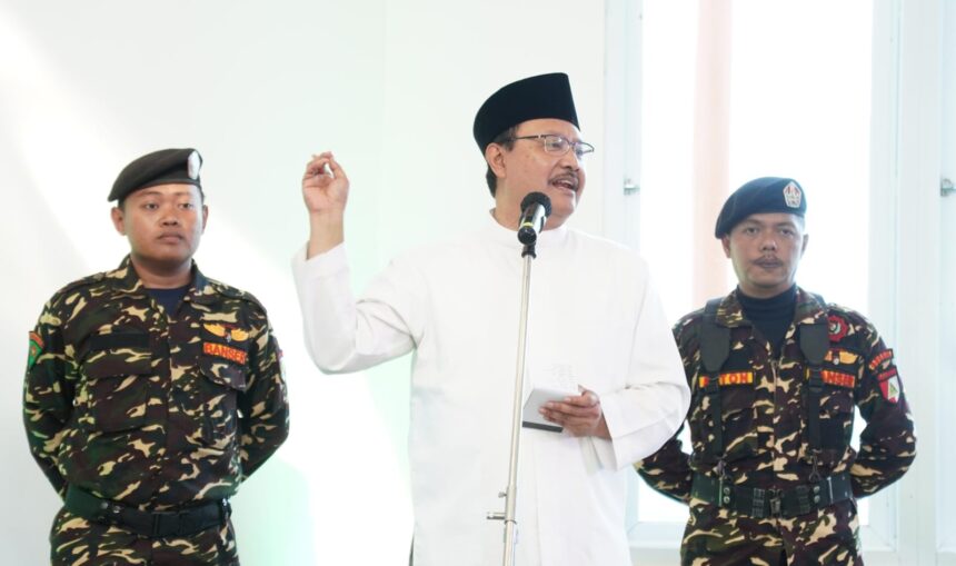 Sekretaris Jenderal PBNU sekaligus Menteri Sosial RI, KH Saifullah Yusuf saat memberikan pengarahan dalam acara Puncak Harlah ke-102 Nahdlatul Ulama yang diselenggarakan oleh PCNU Gresik, Sabtu (22/2/2025). Foto: Jalil/NUGres