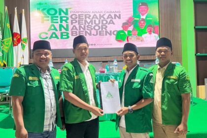 Konferensi Anak Cabang (Konferancab) PAC GP Ansor Benjeng, Angga Fajar Yulianto (dua dari kiri, celana hitam), terpilih secara aklamasi Ketua Baru untuk masa khidmat 2025 - 2028. Foto: dok PAC GP Ansor Benjeng