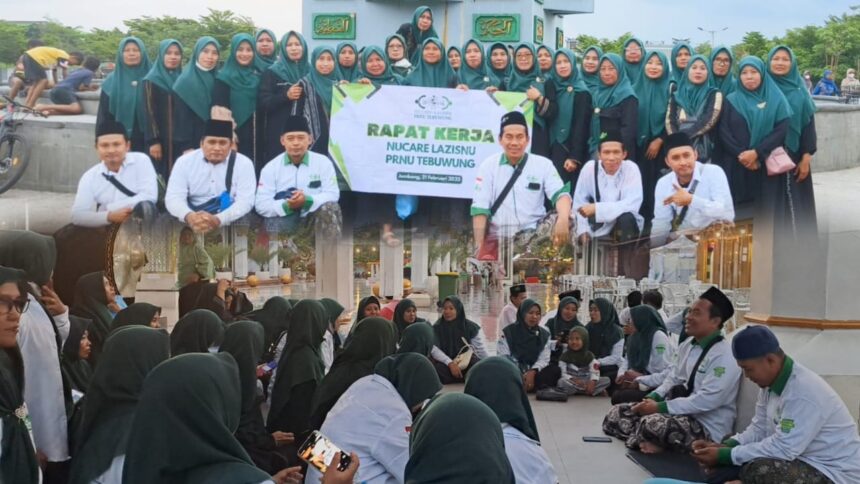 Menyambut hadirnya bulan suci Ramadan 1446 Hijriah, pengurus dan Srikandi NU-Care Lazisnu PRNU Tebuwung Gresik melaksanakan ziarah makbarah Muassis NU sekaligus Rapat Kerja. Foto: dok Lazisnu PRNU Tebuwung/NUGres