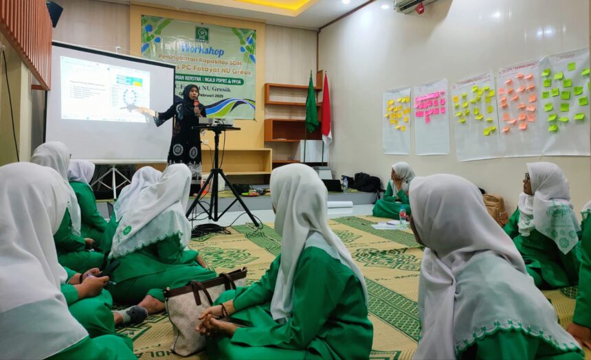 Jajaran pengurus Pimpinan Cabang (PC) Fatayat NU Gresik mengikuti dengan antusias, Ngaji PDPRT, PPOA, hingga rancang rencana stategis dalam 5 Tahun. Foto: dok PC Fatayat NU Gresik/NUGres