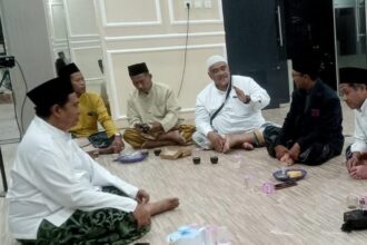 Sejumlah pengurus Lembaga Dakwah Nahdlatul Ulama Gresik saat berkoordinasi dengan Ketua Tanfidziyah Pengurus Cabang Nahdlatul Ulama Gresik (PCNU Gresik). Foto: dok PC LDNU Gresik