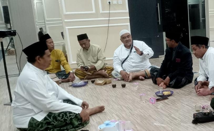 Sejumlah pengurus Lembaga Dakwah Nahdlatul Ulama Gresik saat berkoordinasi dengan Ketua Tanfidziyah Pengurus Cabang Nahdlatul Ulama Gresik (PCNU Gresik). Foto: dok PC LDNU Gresik