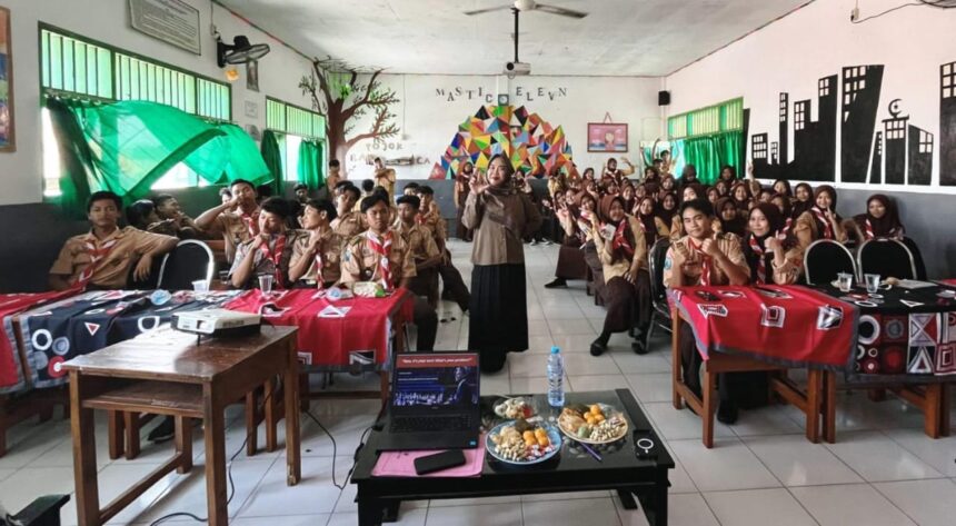 Pimpinan Komisariat (PK) IPNU IPPNU SMA Nusantara Bungah Gresik, membekali ketrampilan siswa Public Speaking, Kamis (13/2/2025). Foto: dok PK IPNU IPPNU SMA Nusantara Bungah/NUGres