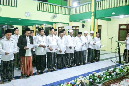 Di tengah semarak Lailatul Ijtima', Pengurus Ranting Nahdlatul Ulama (PRNU) Glatik masa khidmat 2024 - 2029 Dikukuhkan. Foto: dok PRNU Glatik/NUGres.