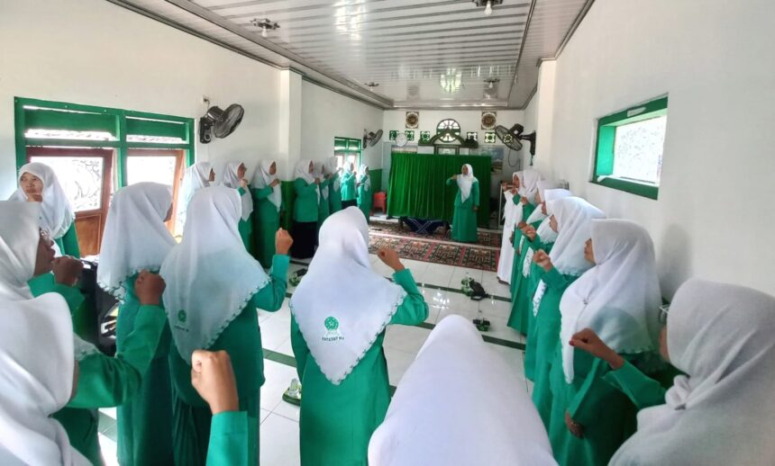 Pimpinan Ranting (PR) Fatayat NU Tebuwung melaksanakan Rapat Kerja (Raker) pada Jum'at (14/2/2025). Foto: dok PR Fatayat NU Tebuwung/NUGres