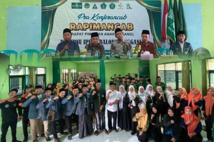 Alumni lintas generasi berkumpul di forum Rapat Pimpinan Anak Cabang (Rapimancab) Pra Konferensi Anak Cabang (Konferancab) ke-XIII Pimpinan Anak Cabang (PAC) IPNU IPPNU Balongpanggang, Ahad (9/2/2025). Foto: dok PAC IPNU IPPNU Balongpanggang/NUGres