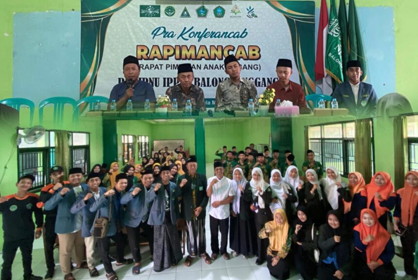 Alumni lintas generasi berkumpul di forum Rapat Pimpinan Anak Cabang (Rapimancab) Pra Konferensi Anak Cabang (Konferancab) ke-XIII Pimpinan Anak Cabang (PAC) IPNU IPPNU Balongpanggang, Ahad (9/2/2025). Foto: dok PAC IPNU IPPNU Balongpanggang/NUGres