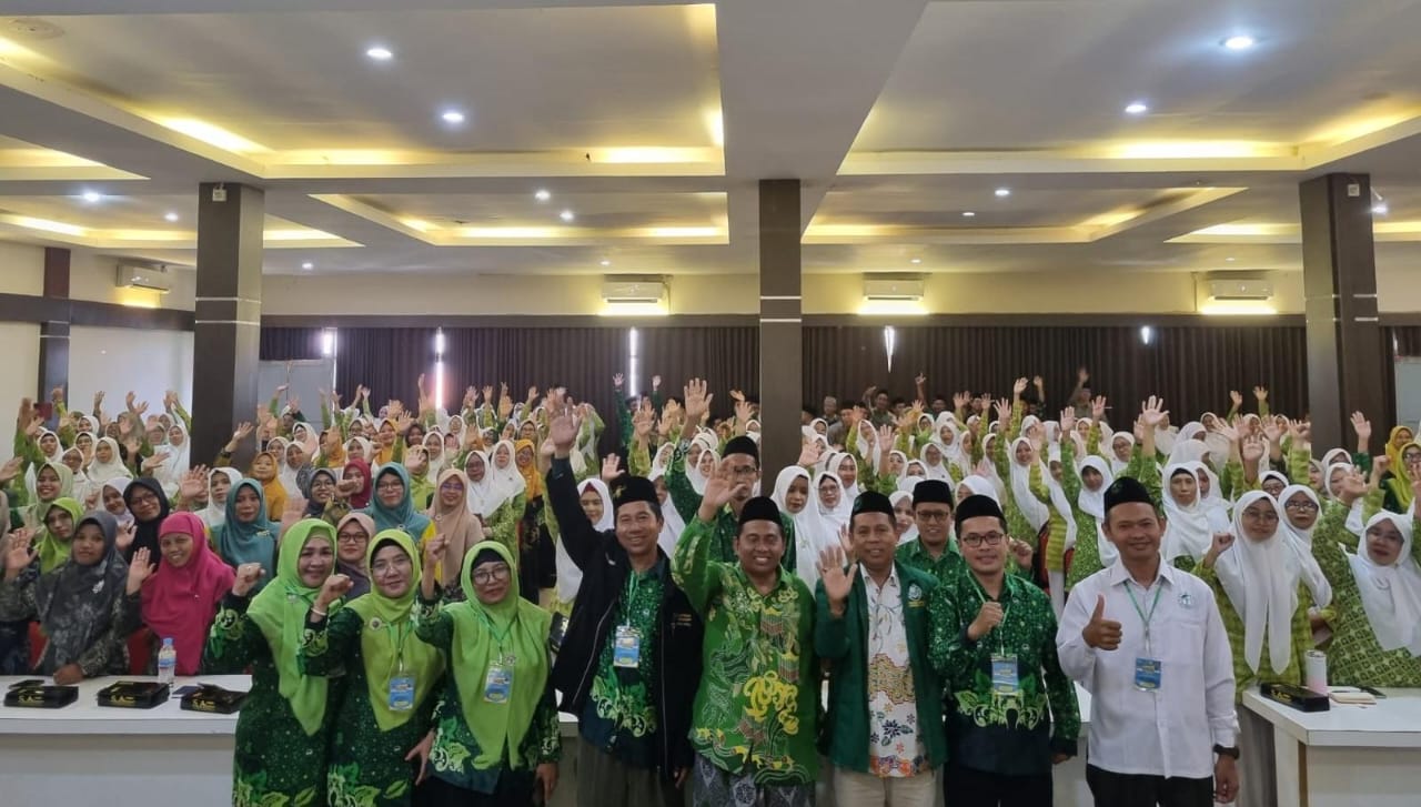 PENUH ANTUSIAS. Seminar Pendidikan berbasis Deep Learning dan Aswaja NU berlangsung dengan semangat untuk meningkatkan kualitas pendidikan Nahdlatul Ulama. Foto: dok PC Pergunu Gresik/NUGres