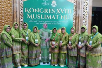 Jajaran pengurus Pimpinan Cabang Muslimat Nahdlatul Ulama Gresik dalam Kongres ke-XVIII di Surabaya. Foto: dok PC Muslimat NU Gresik/NUGres