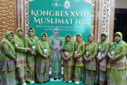 Jajaran pengurus Pimpinan Cabang Muslimat Nahdlatul Ulama Gresik dalam Kongres ke-XVIII di Surabaya. Foto: dok PC Muslimat NU Gresik/NUGres