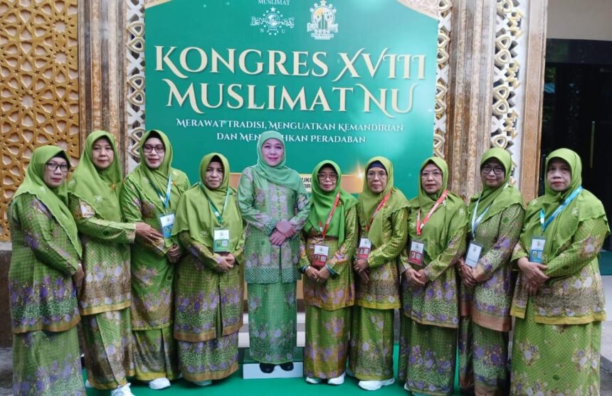 Jajaran pengurus Pimpinan Cabang Muslimat Nahdlatul Ulama Gresik dalam Kongres ke-XVIII di Surabaya. Foto: dok PC Muslimat NU Gresik/NUGres